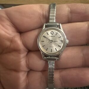 Working TIMEX Quartz Q Silver Quartz Ladies Watch Fit 6.25 22mm New Battery